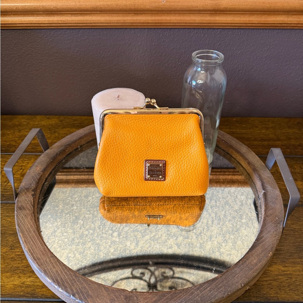✨NWOT -  Dooney & Bourke Pebble Leather Large Framed Kisslock Coin Purse✨